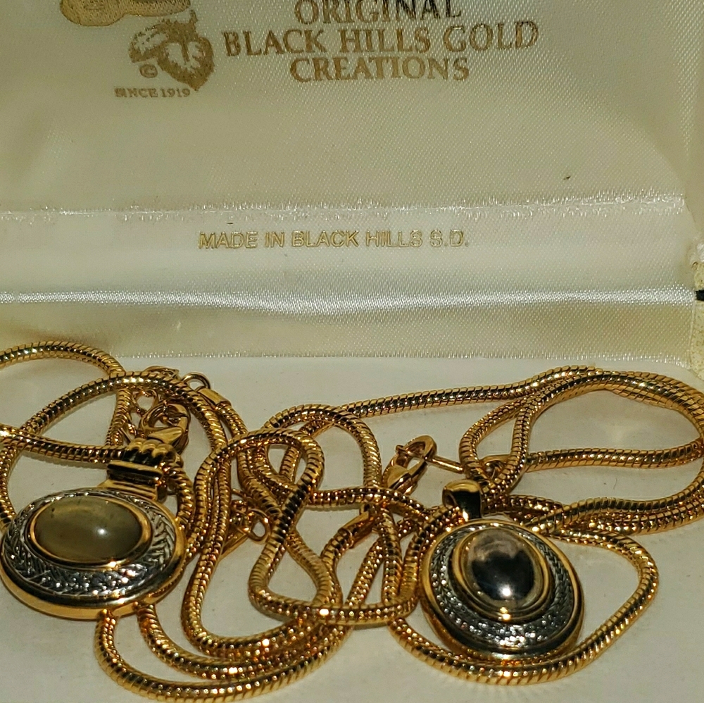Vintage 1950s  gold necklace set